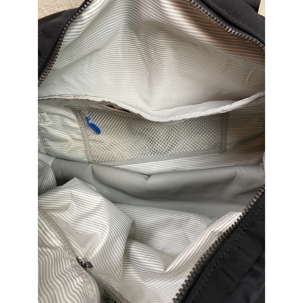 Lululemon Extra Mile Duffle Black - Picture 12 of 16
